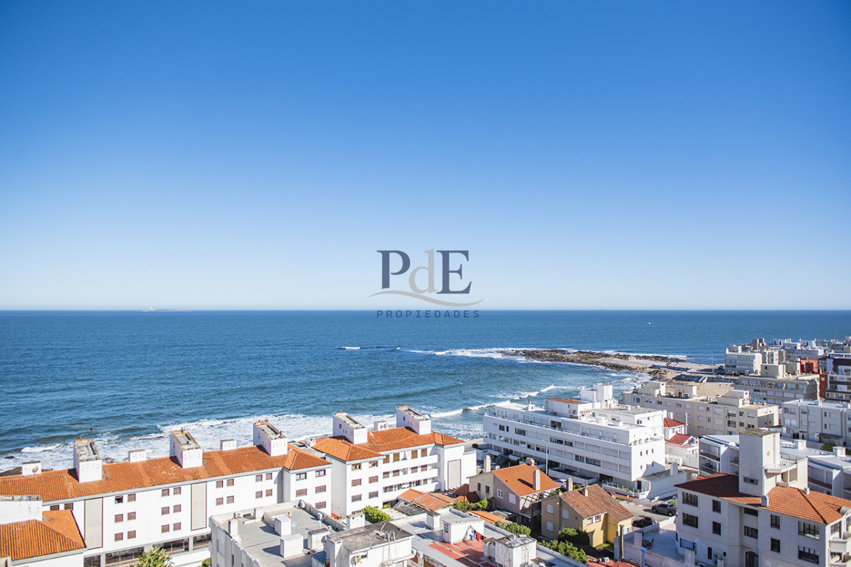 Apartamento de un dormitorio en venta en Península, vista al mar. 