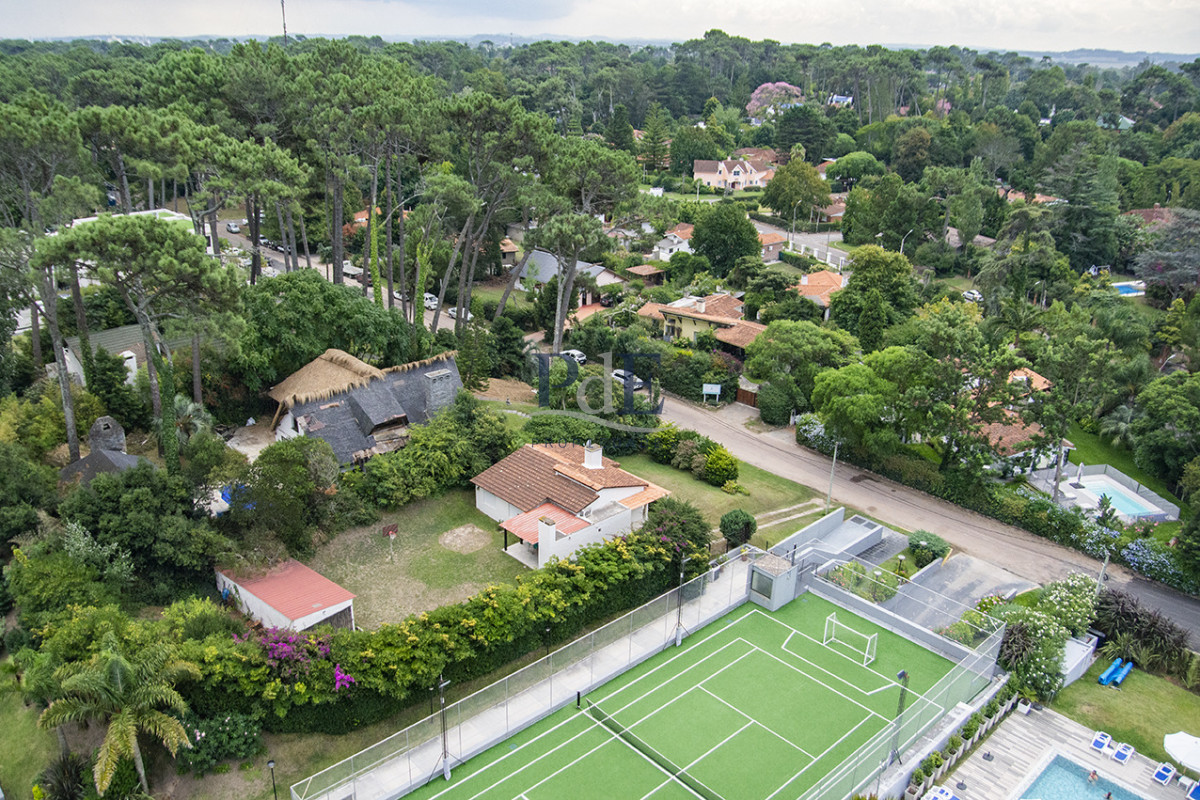 Hermoso Apartamento de 1 Dorm sobre Av Roosevelt - Punta del Este - Imagen 11