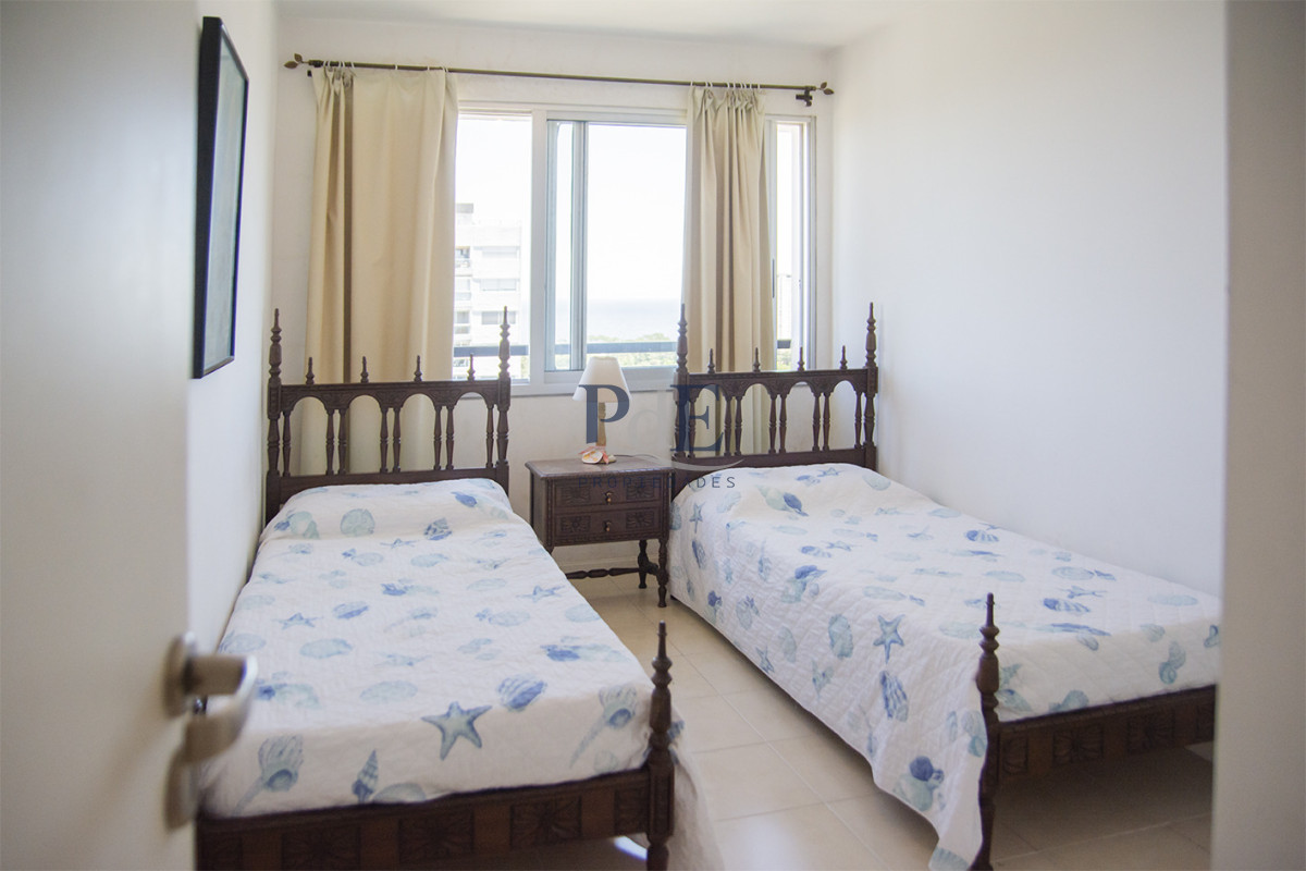 Vende apto de 2 dormitorios con vista al mar en Punta del este - Imagen 12