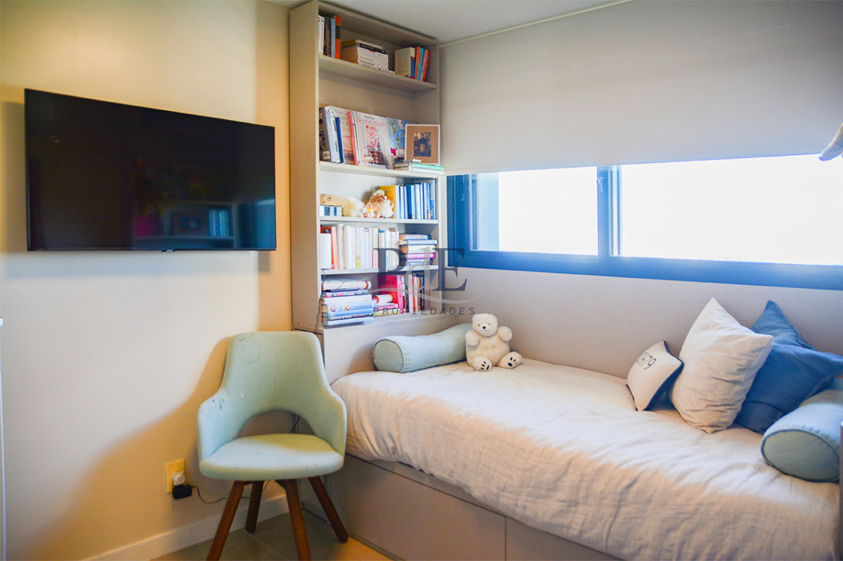 Departamento con linda vista a pasos de Playa Brava - Imagen 25