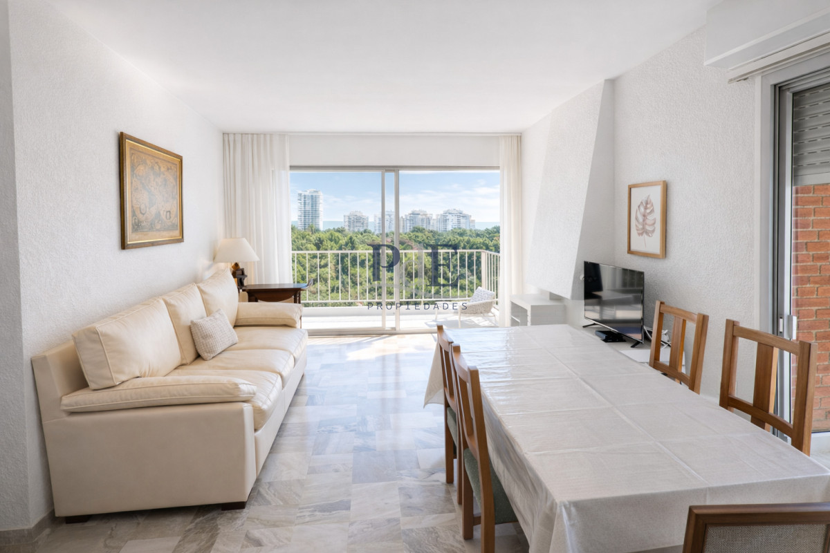 En venta apartamento de 2 dormitorios y medio, esquinero en Mansa, Punta del Este - Imagen 2