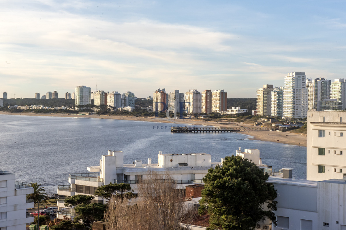 Vende departamento de 3 dormitorios con vista al Puerto, Punta del Este - Imagen 1