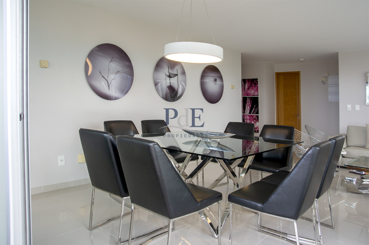 Apartamento de 3 Dormitorios en Playa Mansa en venta  - A Pasos del Mar - Imagen 2