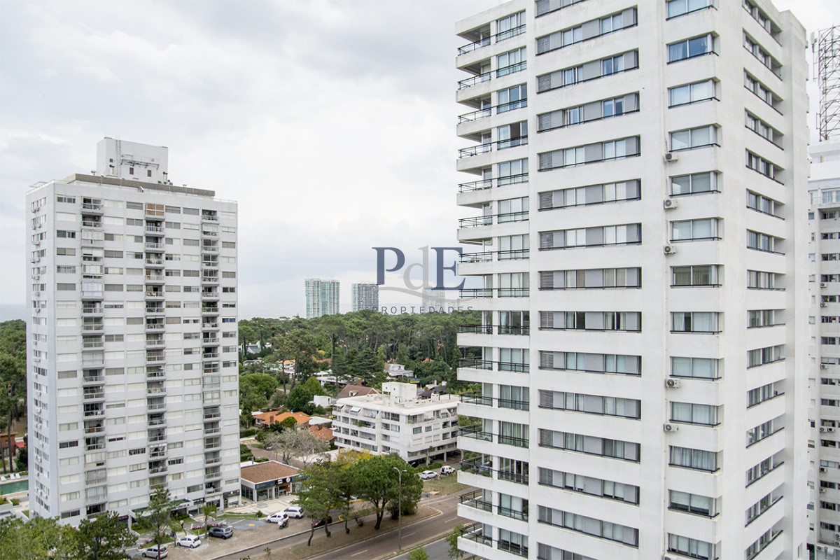 Hermoso Apartamento de 1 Dorm sobre Av Roosevelt - Punta del Este - Imagen 9