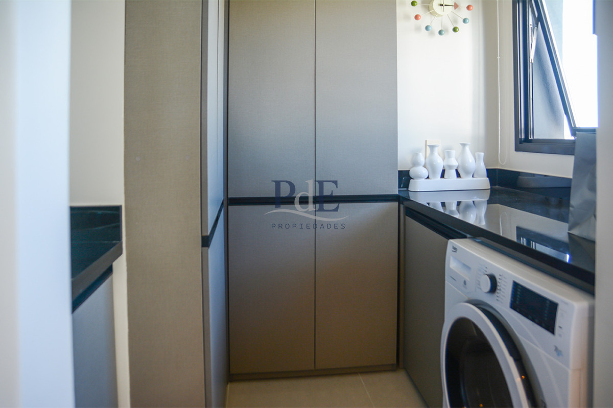 Departamento con linda vista a pasos de Playa Brava - Imagen 14