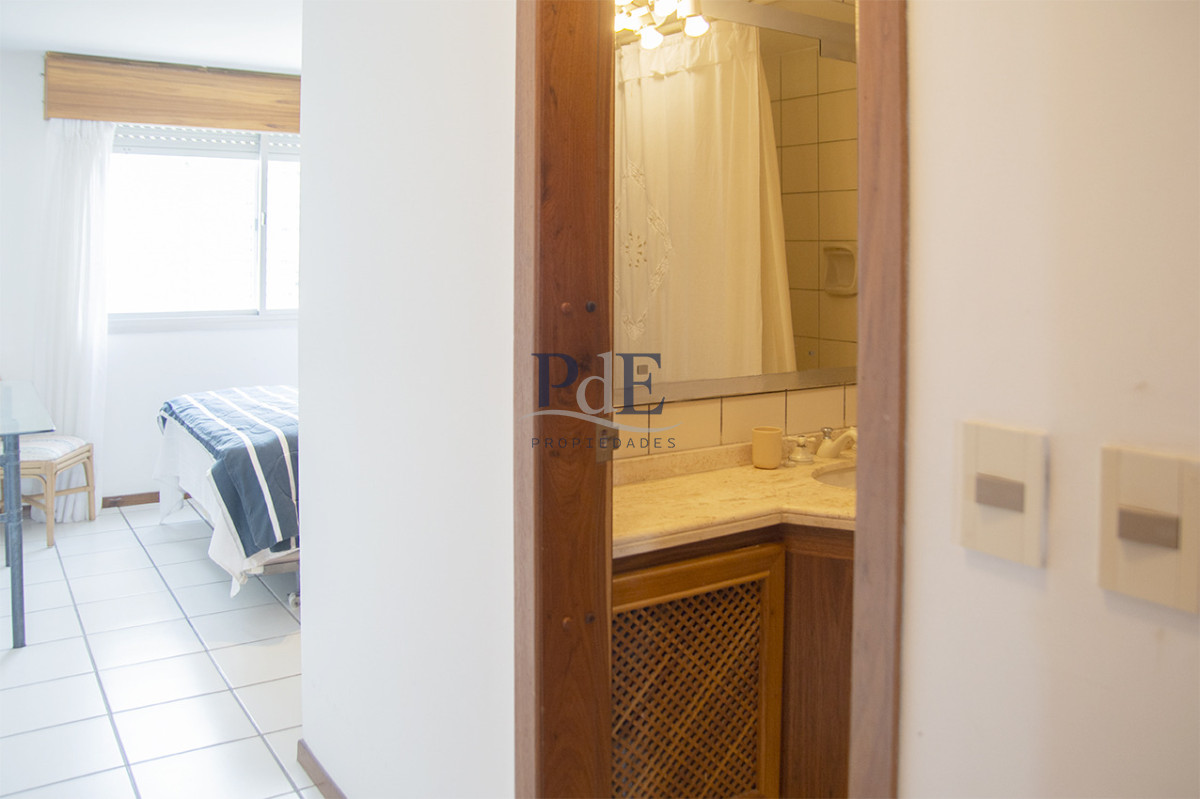 Apartamento de 3 dormitorios a la venta en playa Mansa Punta del Este - Imagen 26