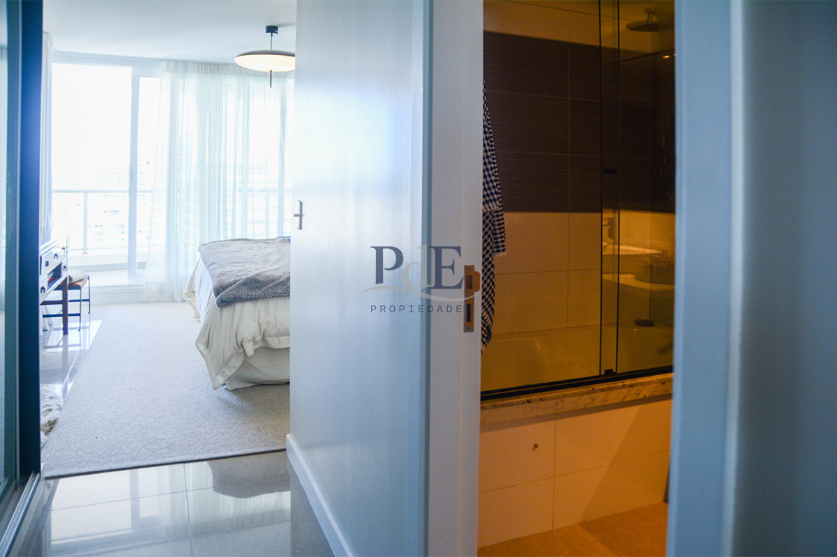 Departamento con linda vista a pasos de Playa Brava - Imagen 19