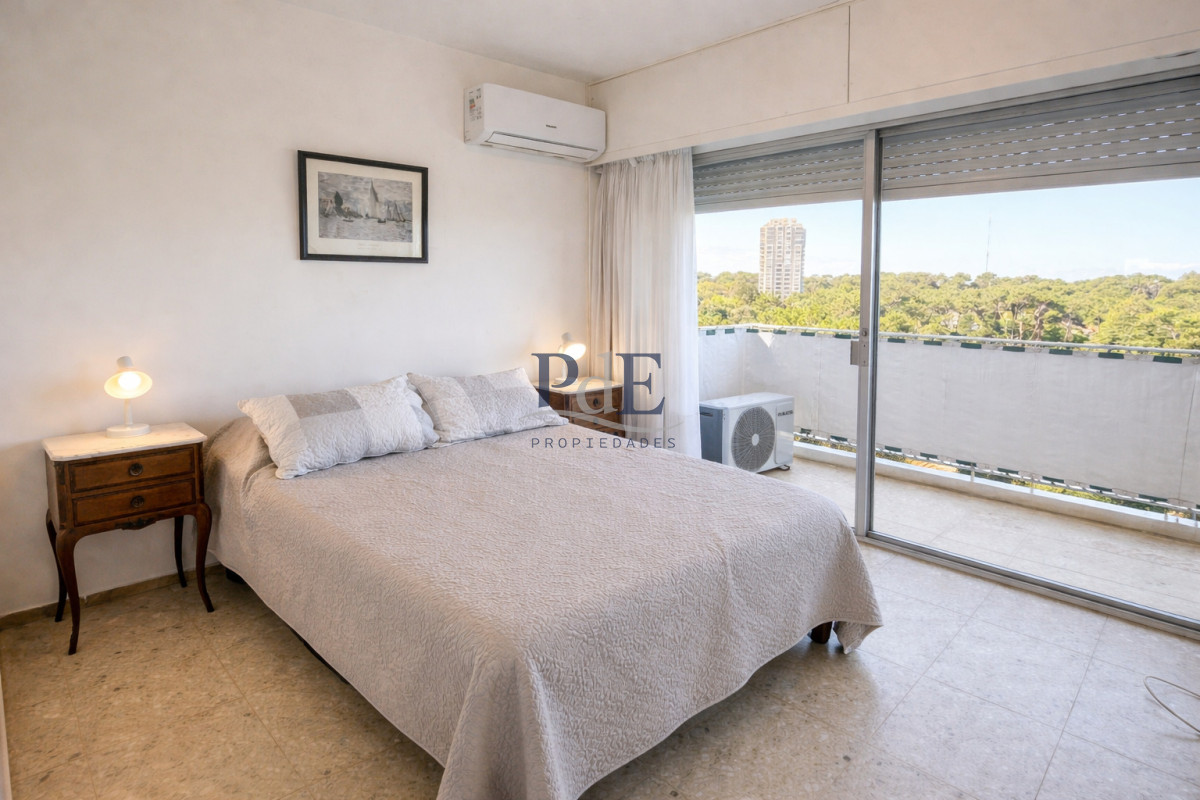 En venta apartamento de 2 dormitorios y medio, esquinero en Mansa, Punta del Este - Imagen 7