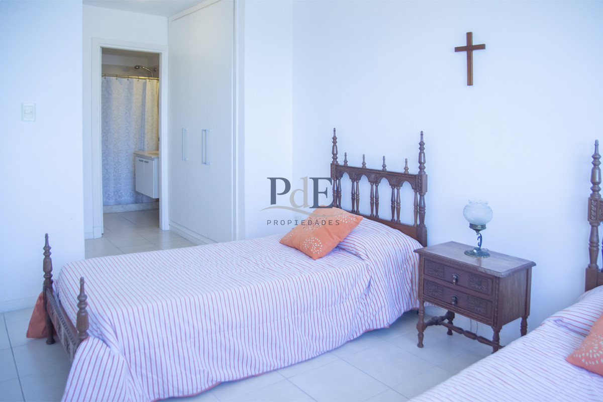 Vende apto de 2 dormitorios con vista al mar en Punta del este - Imagen 18