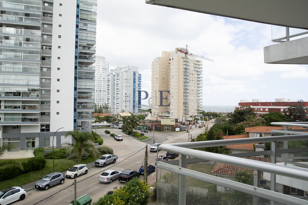 Apartamento de 3 Dormitorios en Playa Mansa en venta  - A Pasos del Mar - Imagen 8
