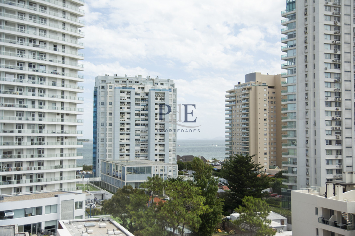 Apartamento de 3 dormitorios a la venta en playa Mansa Punta del Este - Imagen 7
