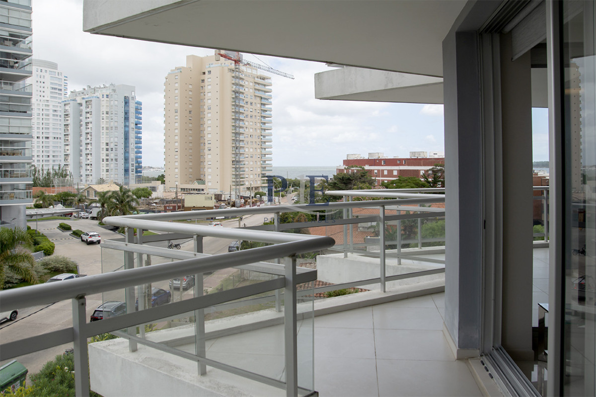 Apartamento de 3 Dormitorios en Playa Mansa en venta  - A Pasos del Mar - Imagen 23
