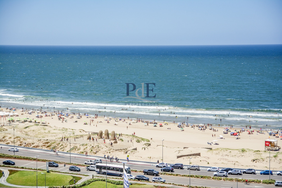 Apartamento en venta con vista a Playa Brava!! - Imagen 8