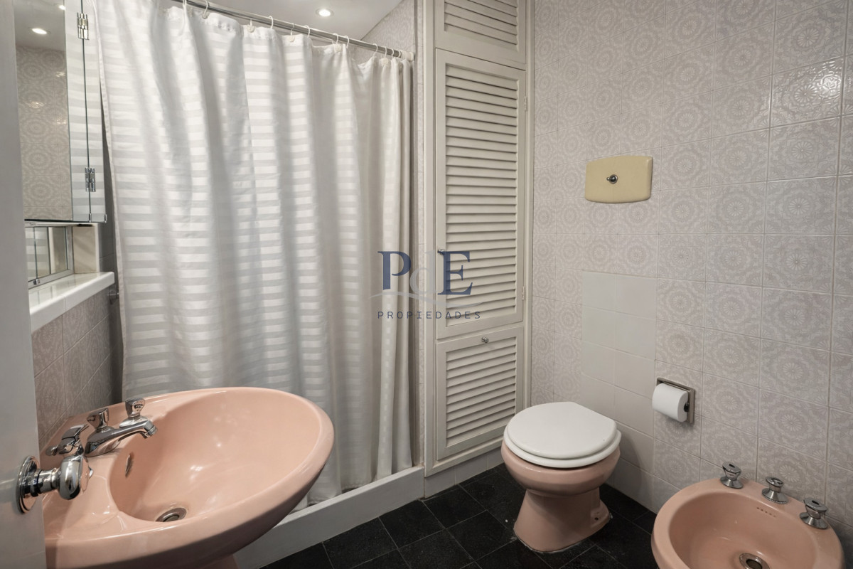 En venta apartamento de 2 dormitorios y medio, esquinero en Mansa, Punta del Este - Imagen 12