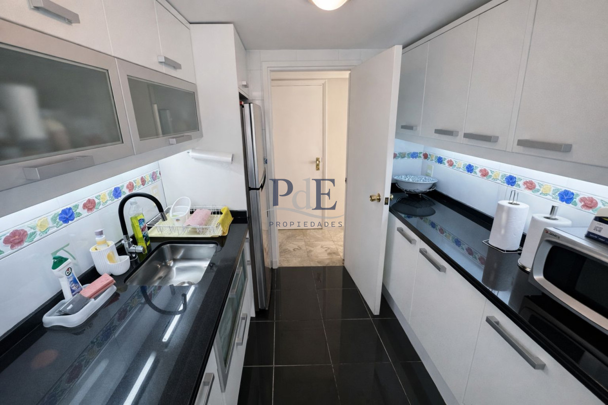 VENTA APARTAMENTO 2 DORMITORIOS 2 BAÑOS PRIMERA LÍNEA PLAYA MANSA - Imagen 13