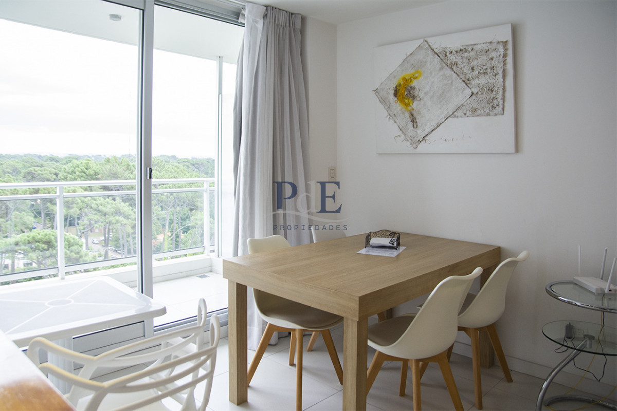 Hermoso Apartamento de 1 Dorm sobre Av Roosevelt - Punta del Este - Imagen 2