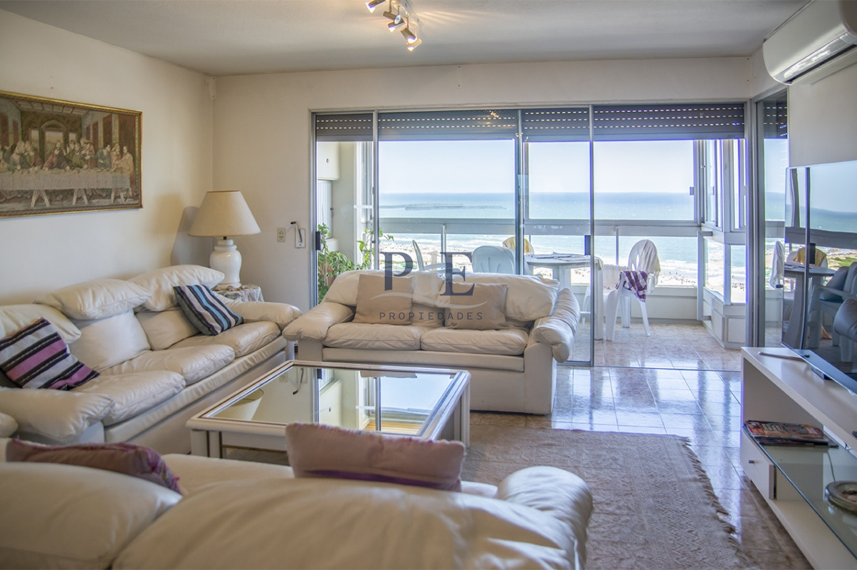 Apartamento en venta con vista a Playa Brava!! - Imagen 2