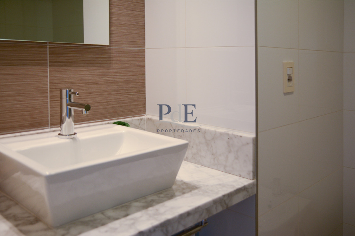 Departamento con linda vista a pasos de Playa Brava - Imagen 35