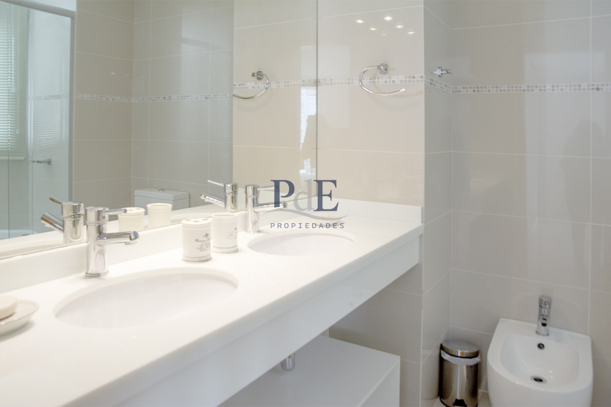 Apartamento de 3 Dormitorios en Playa Mansa en venta  - A Pasos del Mar - Imagen 22