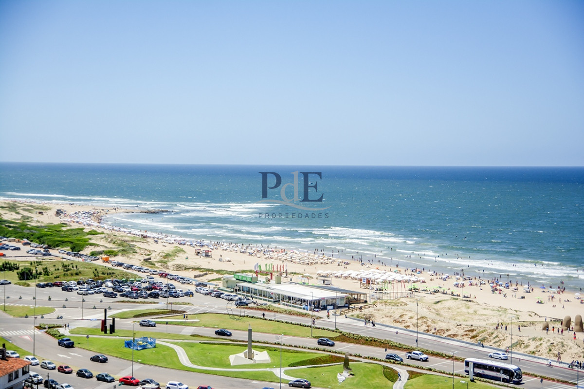 Apartamento en venta con vista a Playa Brava!! - Imagen 1