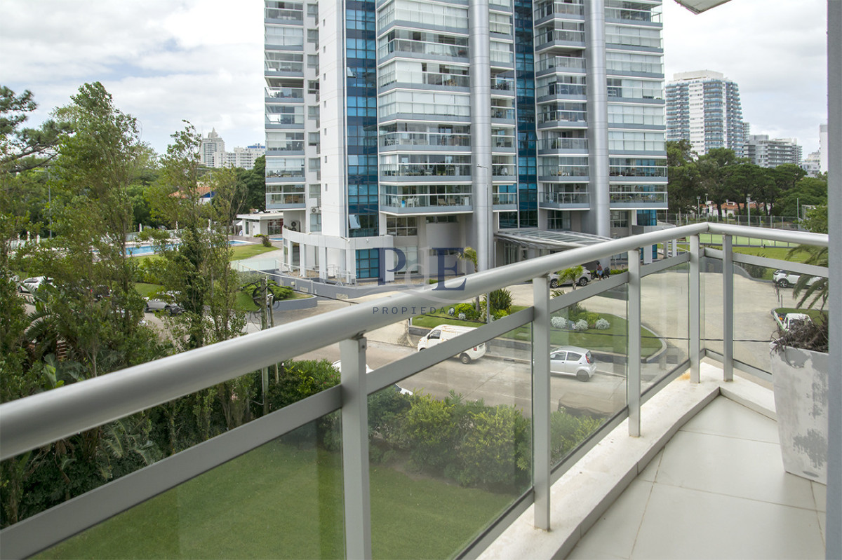 Apartamento de 3 Dormitorios en Playa Mansa en venta  - A Pasos del Mar - Imagen 30