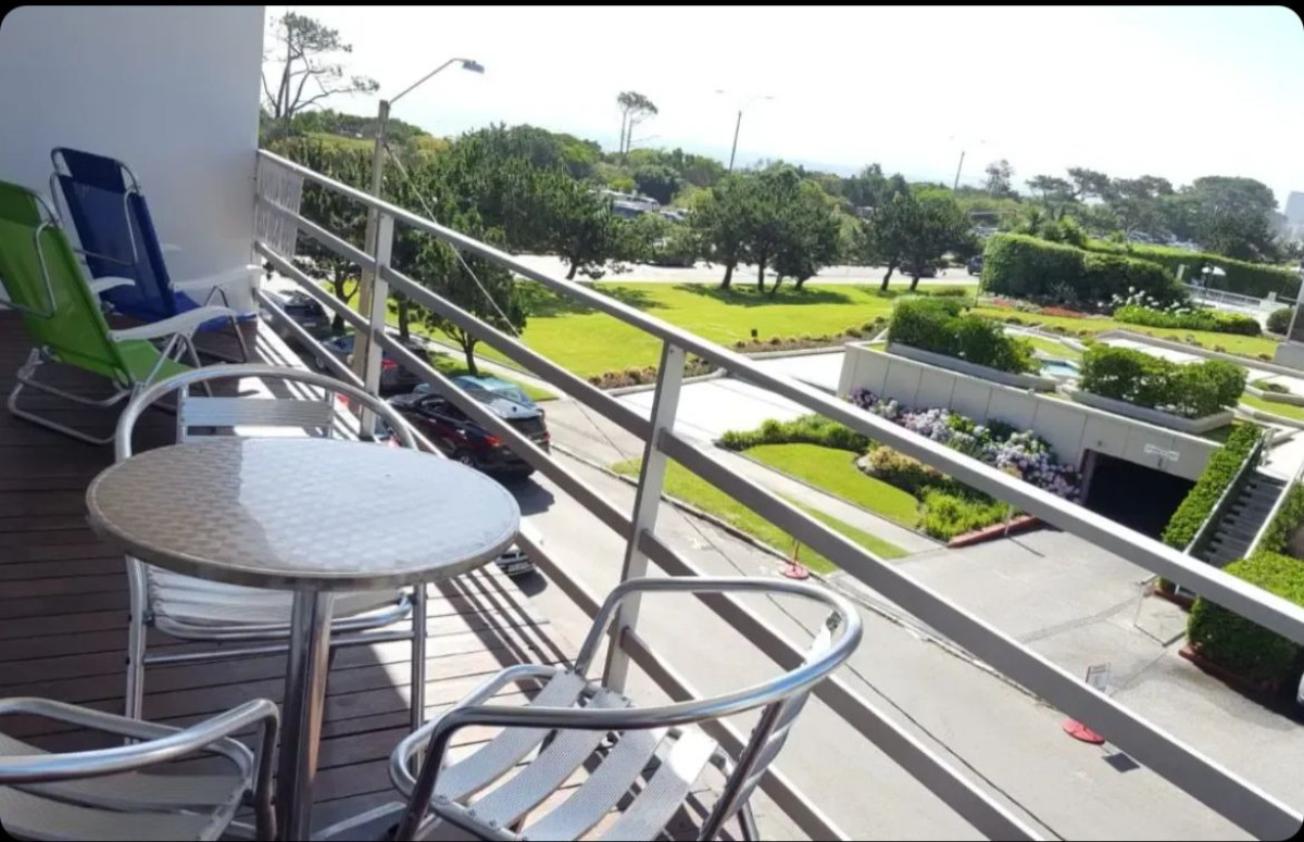 Imagen de Departamento de 2 dormitorios | Venta | Playa Mansa