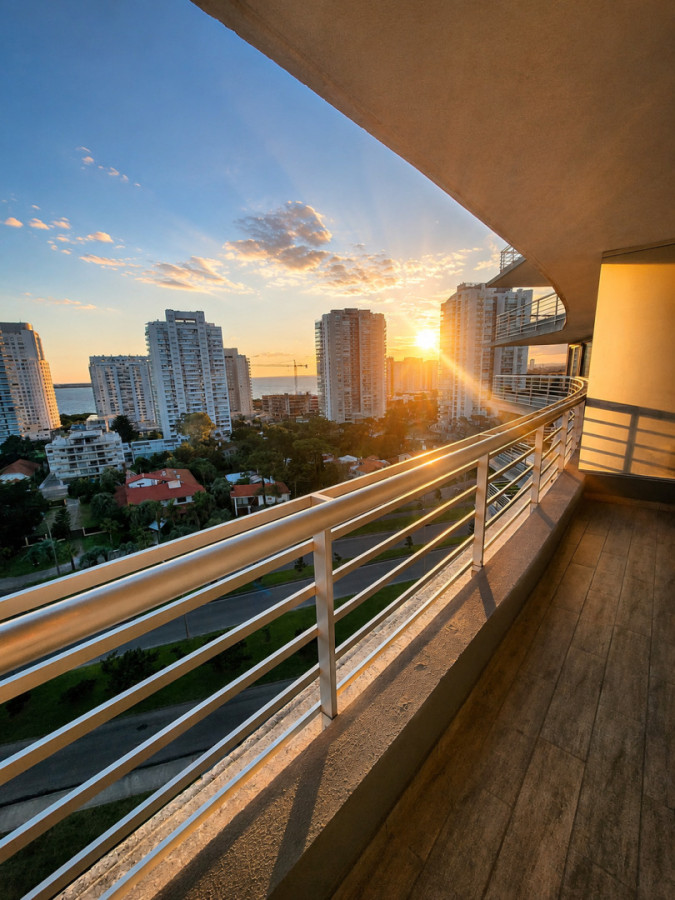 Imagen de En venta apartamento de 2 dormitorios, en Mansa Punta del Este 