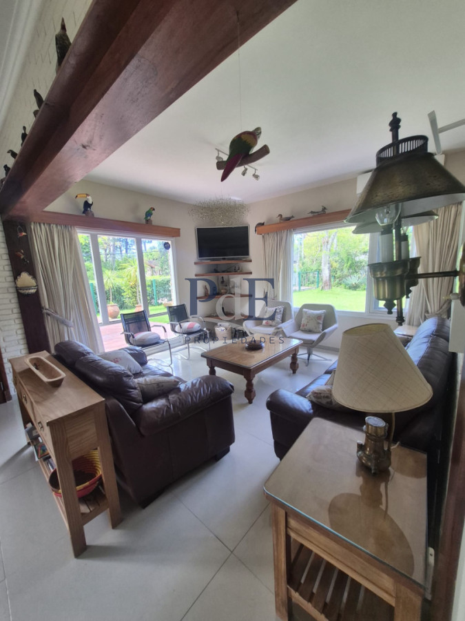 Casa de 4 dormitorios en Punta del Este con 2300 m2 de terreno - Imagen 18