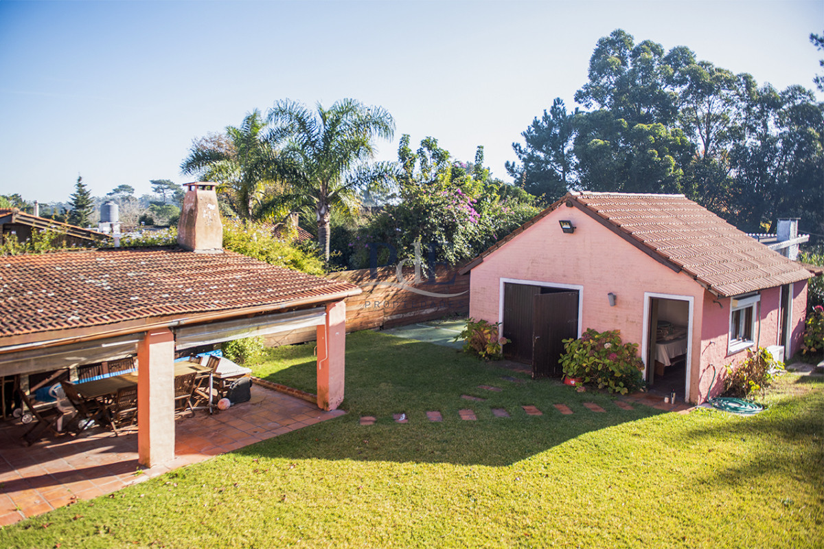 Muy linda casa en venta, zona inmejorable, 3 dormitorios y servicio - Imagen 36