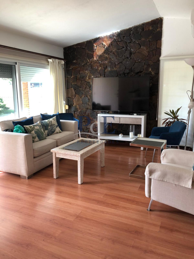 Vendemos casa en Playa Mansa Punta del este - Imagen 13