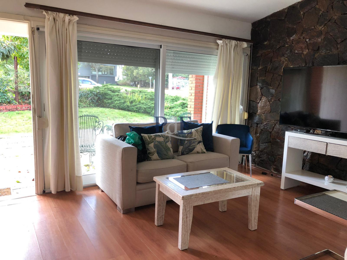 Vendemos casa en Playa Mansa Punta del este - Imagen 2