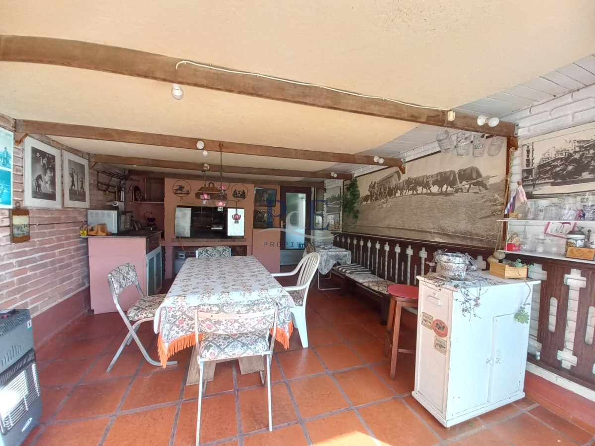 Vende casa de 4 dormitorios en Pinares, cerca del mar. Punta del Este.  - Imagen 13