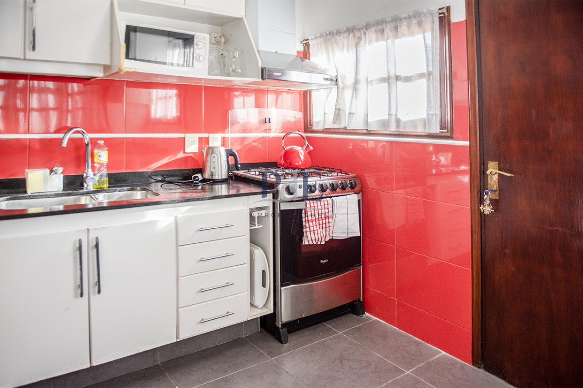 Muy linda casa en venta, zona inmejorable, 3 dormitorios y servicio - Imagen 24