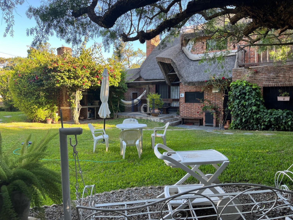 Hermosa cabaña de 4 dormitorios en venta a metros de Playa Mansa, Punta del Este - Imagen 29