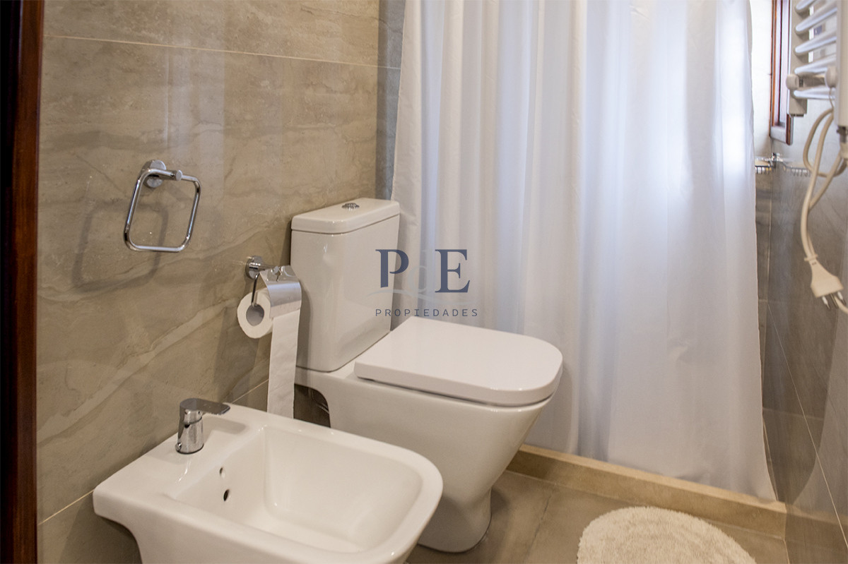 Muy linda casa en venta, zona inmejorable, 3 dormitorios y servicio - Imagen 19