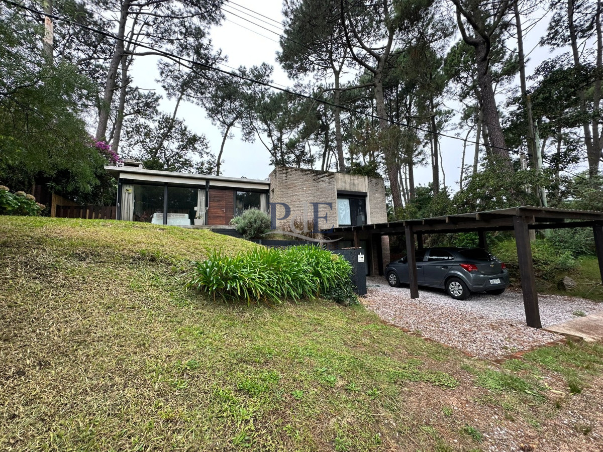 Pinares | Casa para Vivir Todo el Año a Dos Cuadras de la Laguna