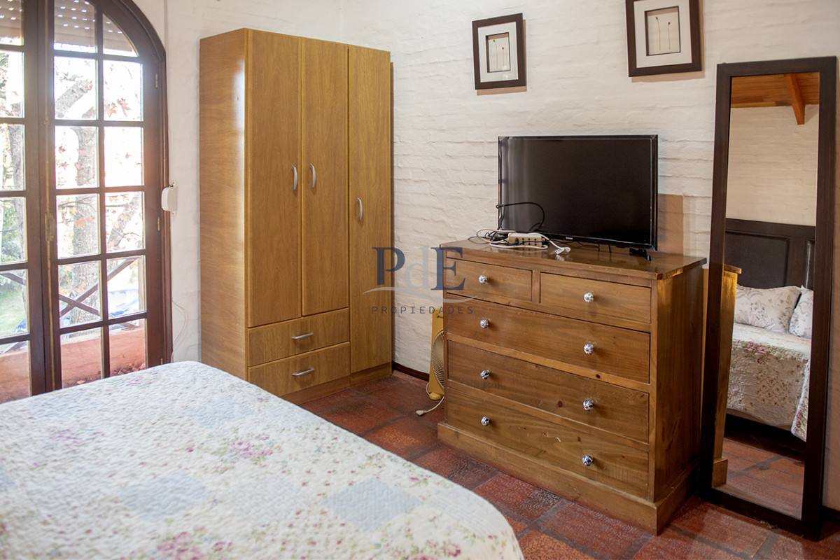 Muy linda casa en venta, zona inmejorable, 3 dormitorios y servicio - Imagen 27