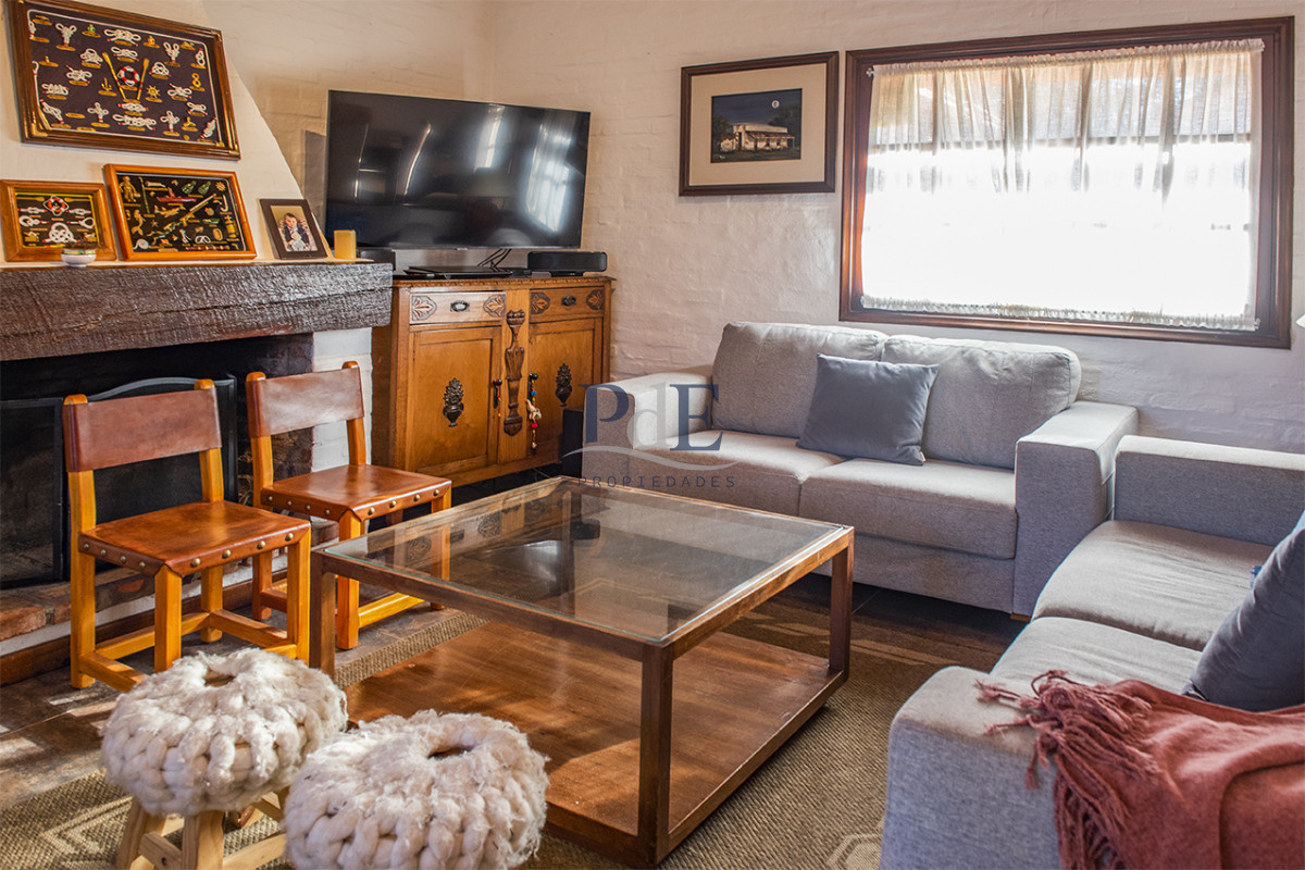 Muy linda casa en venta, zona inmejorable, 3 dormitorios y servicio - Imagen 11