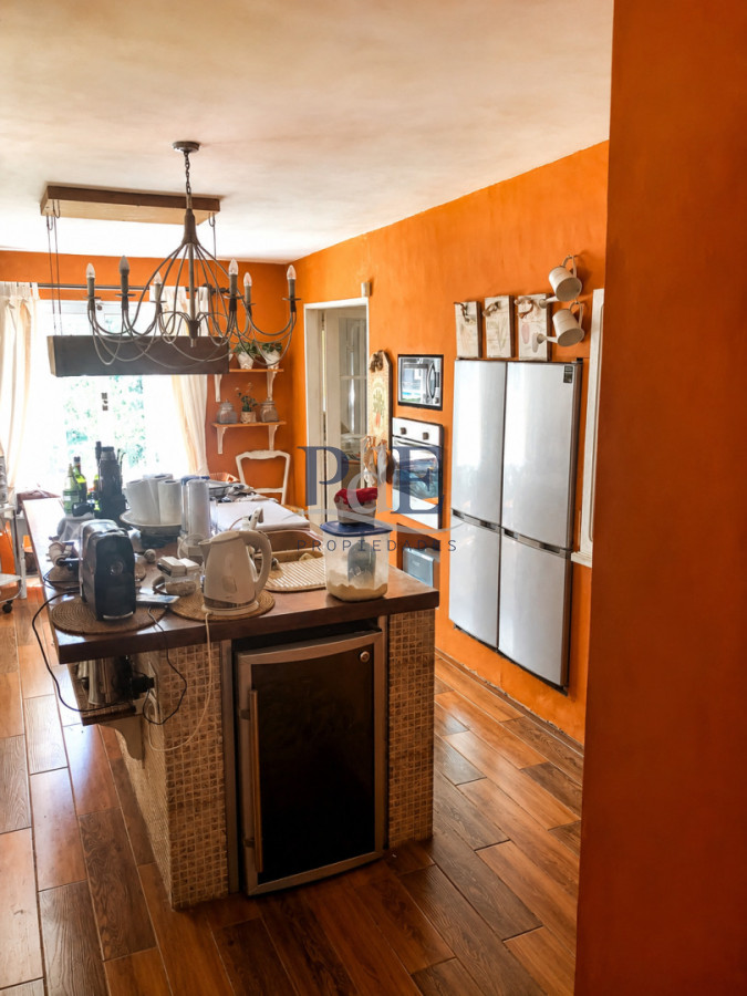 Chalet de 4 dormitorios, piscina y parrillero en venta, Zona tranquila. Punta del Este. - Imagen 7