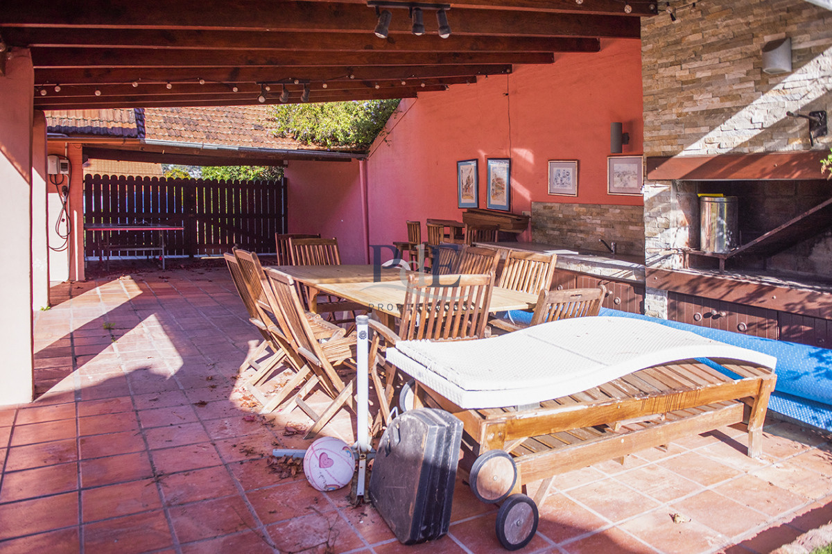 Muy linda casa en venta, zona inmejorable, 3 dormitorios y servicio - Imagen 42