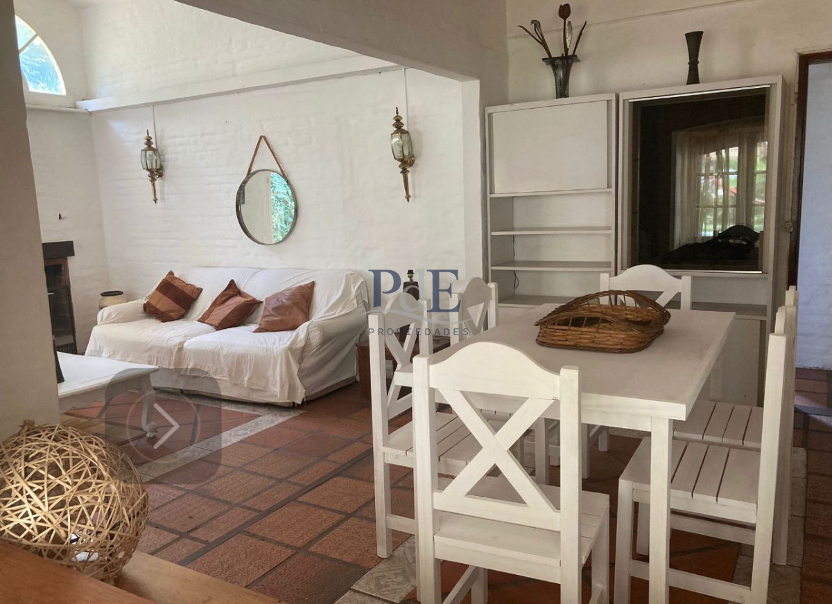 Vende casa en Punta del Este de 4 dormitorios. - Imagen 1
