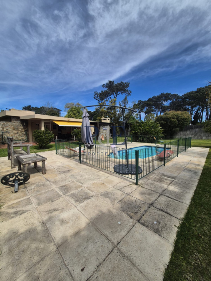 Casa de 4 dormitorios en Punta del Este con 2300 m2 de terreno - Imagen 10