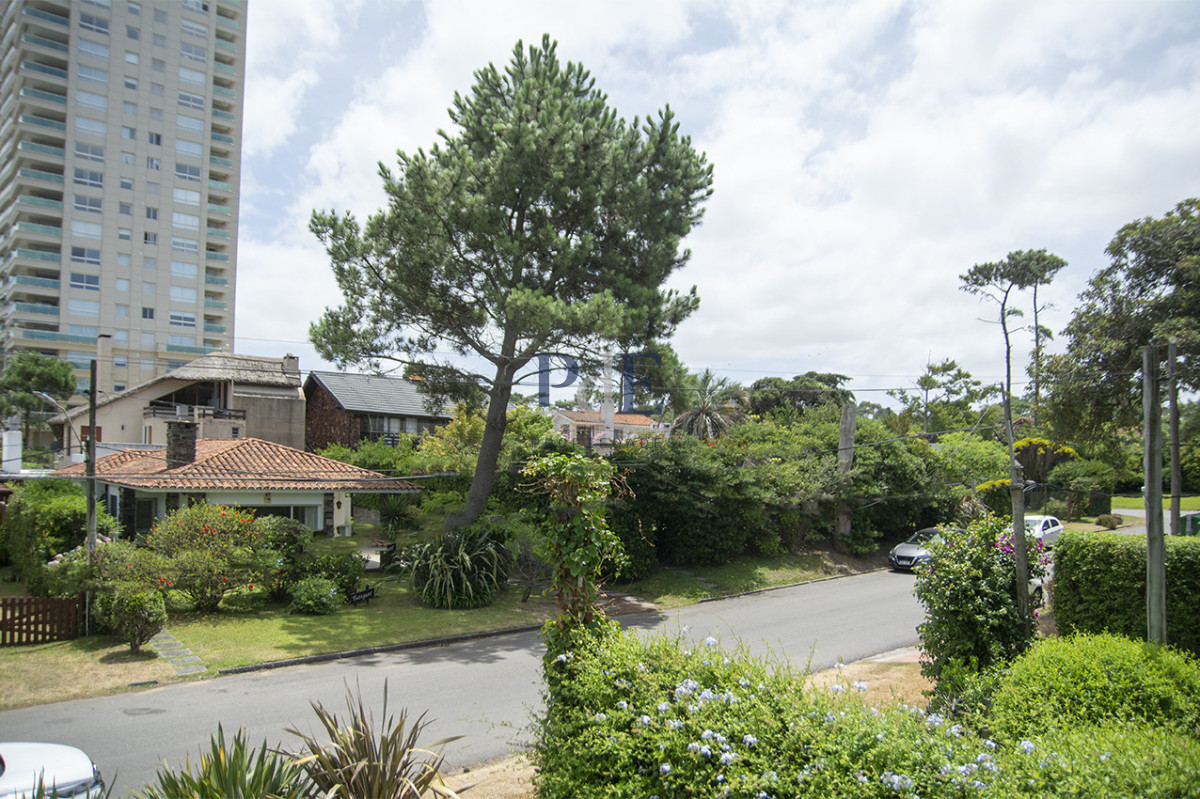 Casa en Mansa, Punta del Este. 5 dormitorios, terreno de 674 m² - Imagen 16