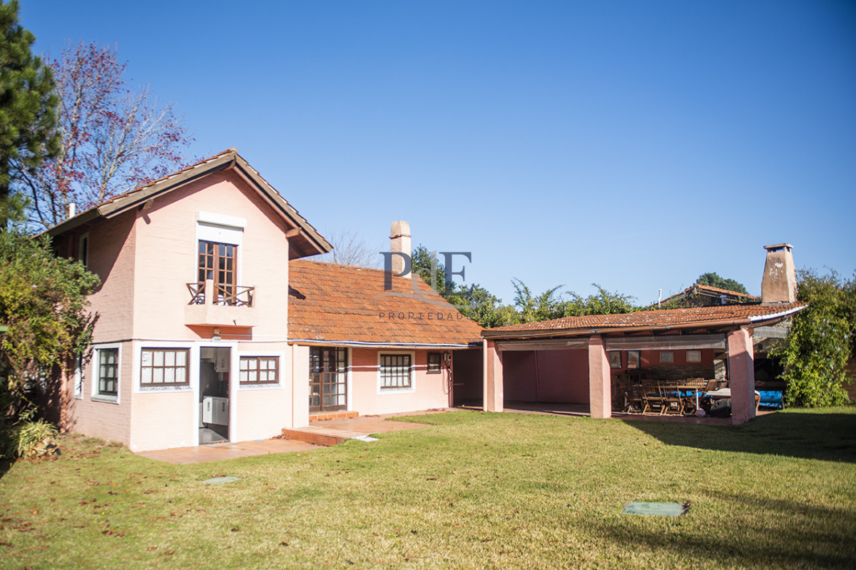 Muy linda casa en venta, zona inmejorable, 3 dormitorios y servicio - Imagen 4