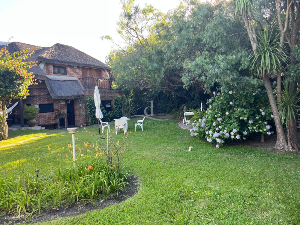 Hermosa cabaña de 4 dormitorios en venta a metros de Playa Mansa, Punta del Este - Imagen 26