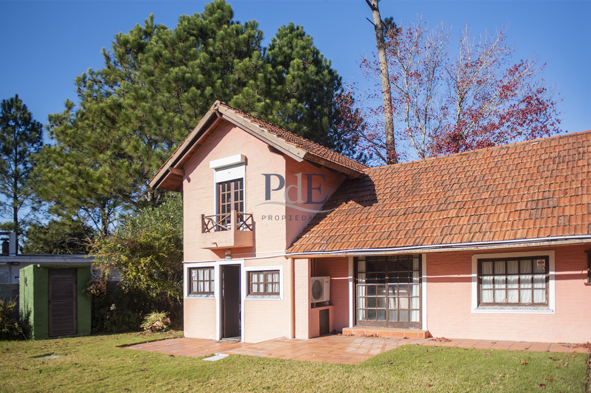 Muy linda casa en venta, zona inmejorable, 3 dormitorios y servicio - Imagen 43