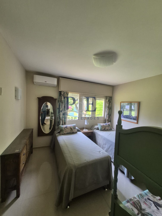 Casa de 4 dormitorios en Punta del Este con 2300 m2 de terreno - Imagen 26
