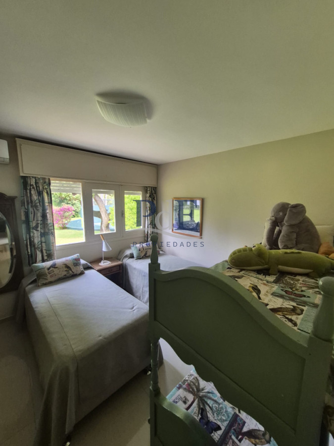Casa de 4 dormitorios en Punta del Este con 2300 m2 de terreno - Imagen 32