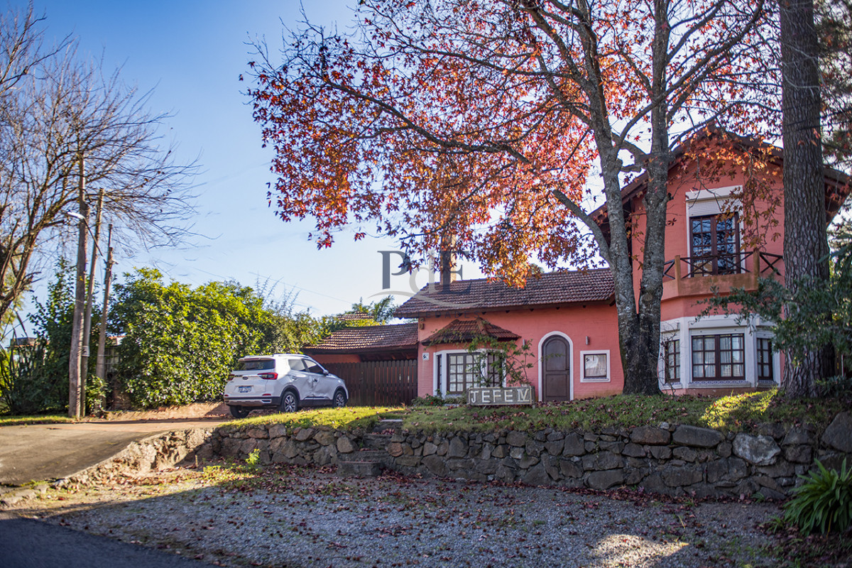 Muy linda casa en venta, zona inmejorable, 3 dormitorios y servicio - Imagen 10