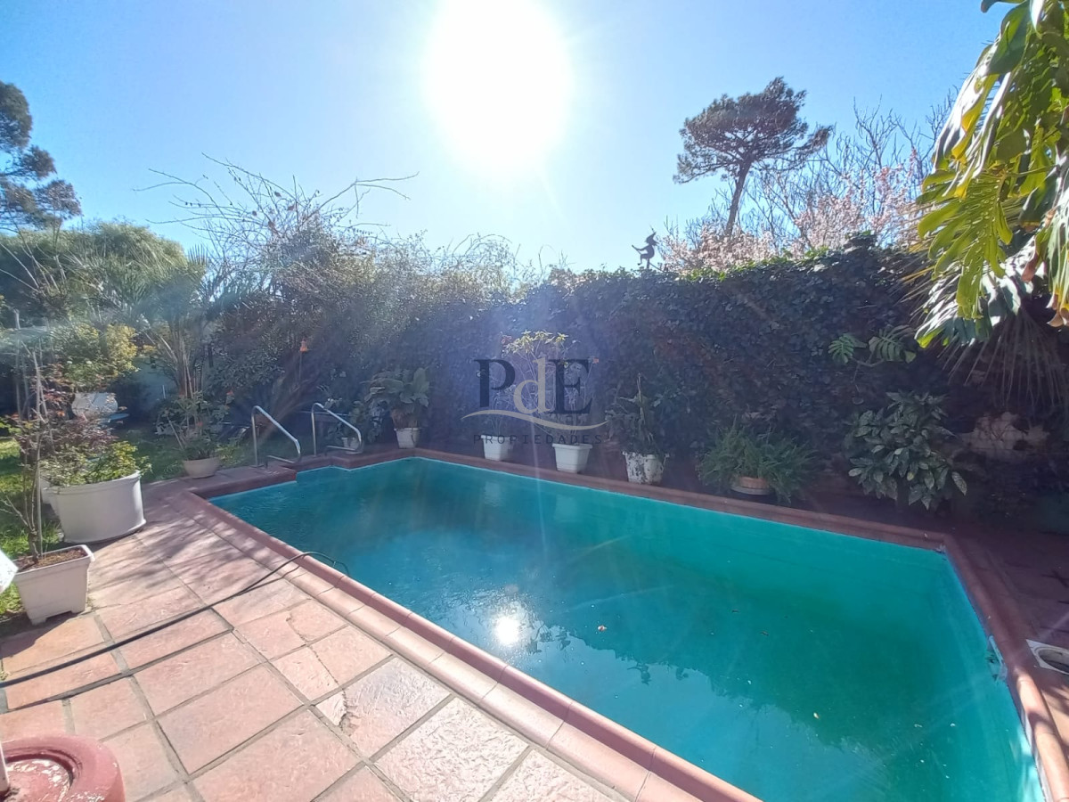 Vende casa de 4 dormitorios en Pinares, cerca del mar. Punta del Este.  - Imagen 17